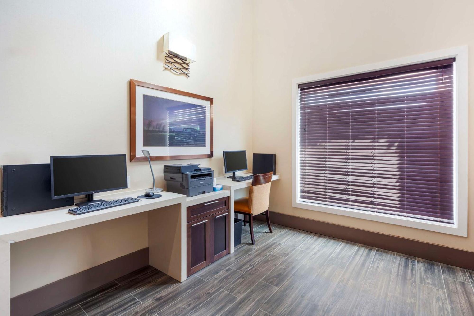 Best Western Plus Chateau Fort St. John Εξωτερικό φωτογραφία