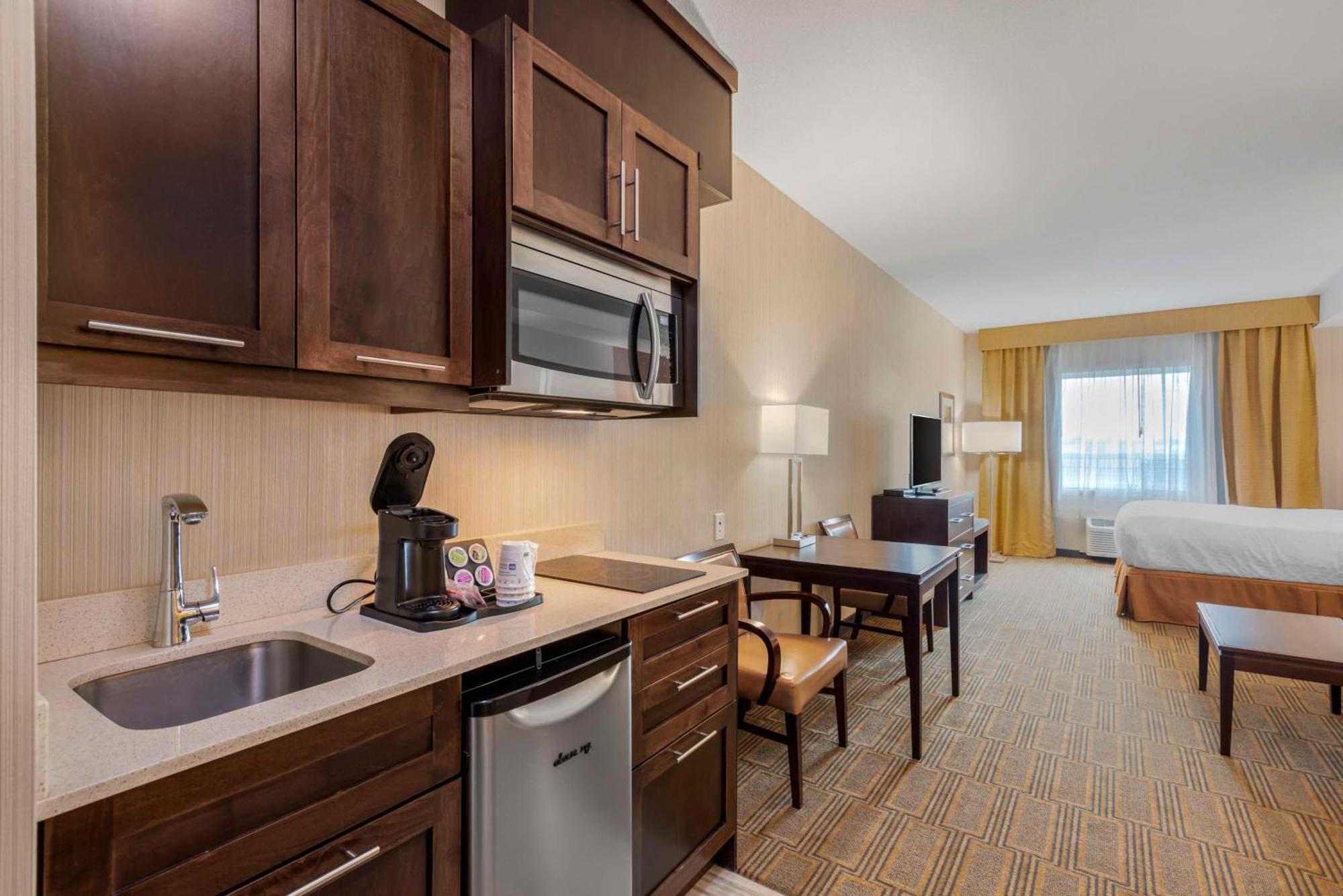 Best Western Plus Chateau Fort St. John Εξωτερικό φωτογραφία