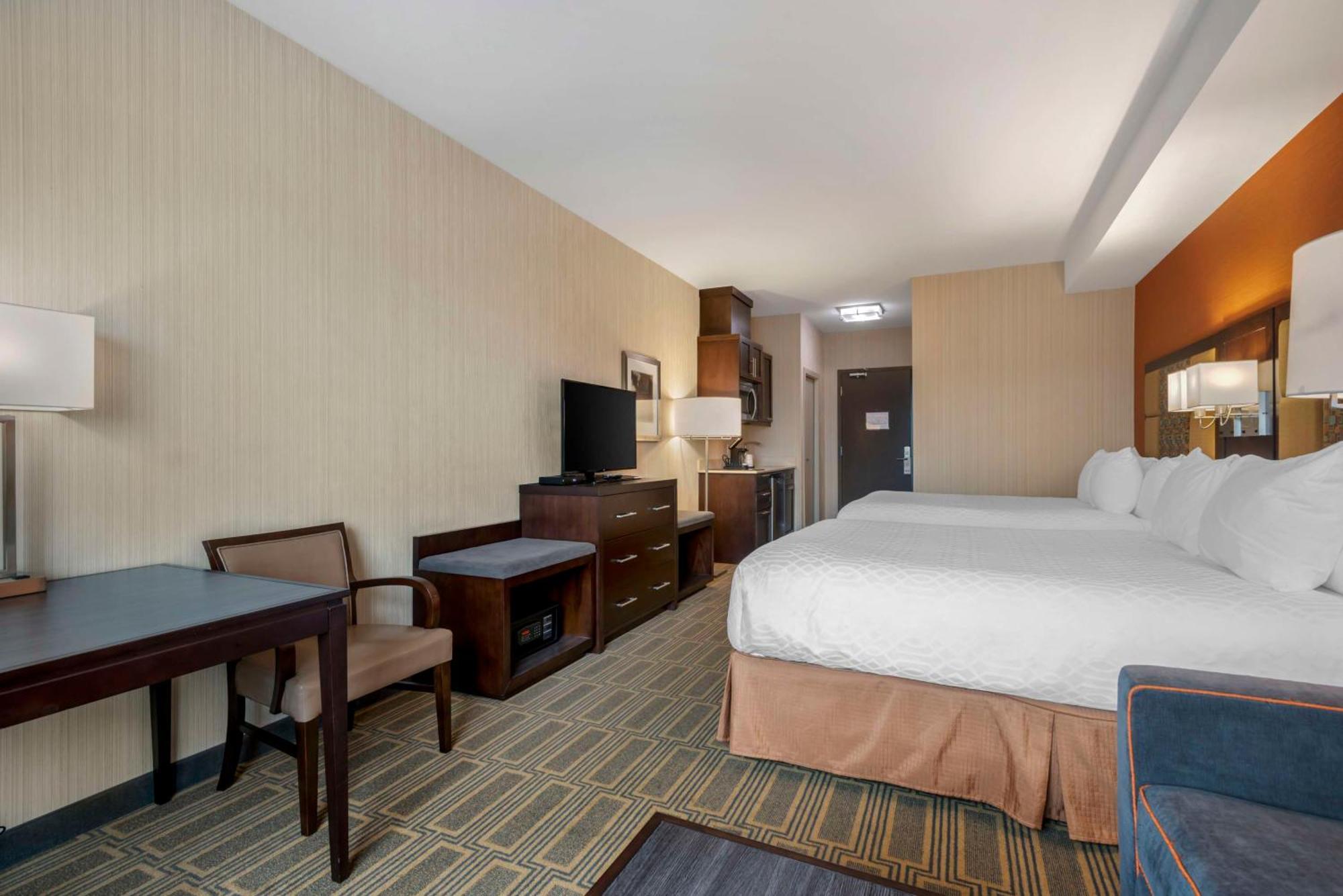 Best Western Plus Chateau Fort St. John Εξωτερικό φωτογραφία