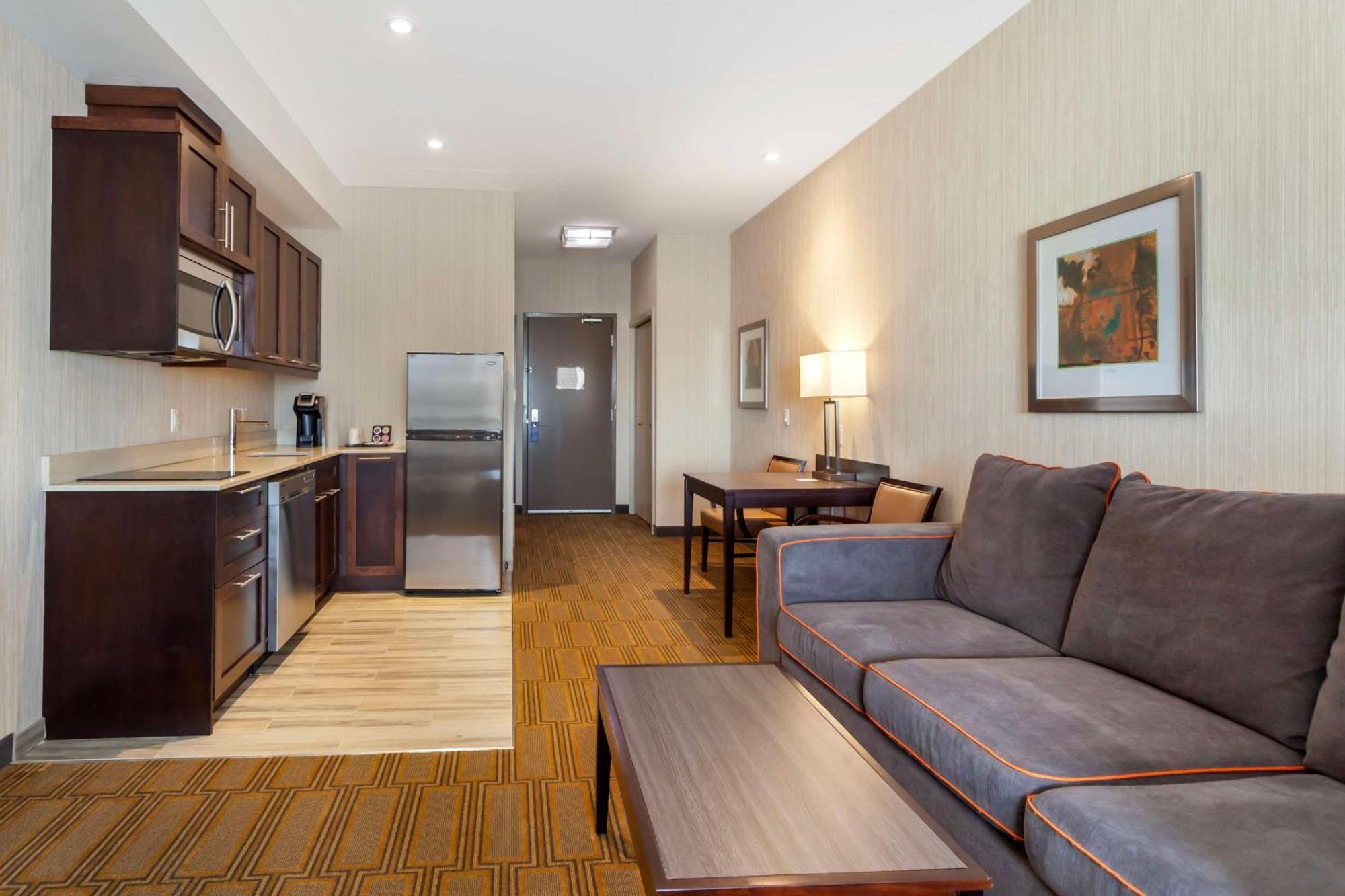 Best Western Plus Chateau Fort St. John Εξωτερικό φωτογραφία