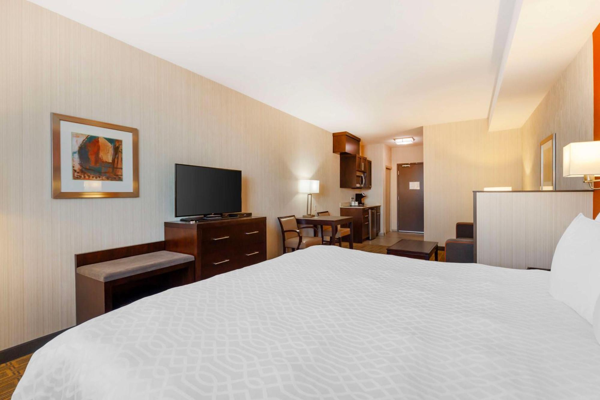 Best Western Plus Chateau Fort St. John Εξωτερικό φωτογραφία