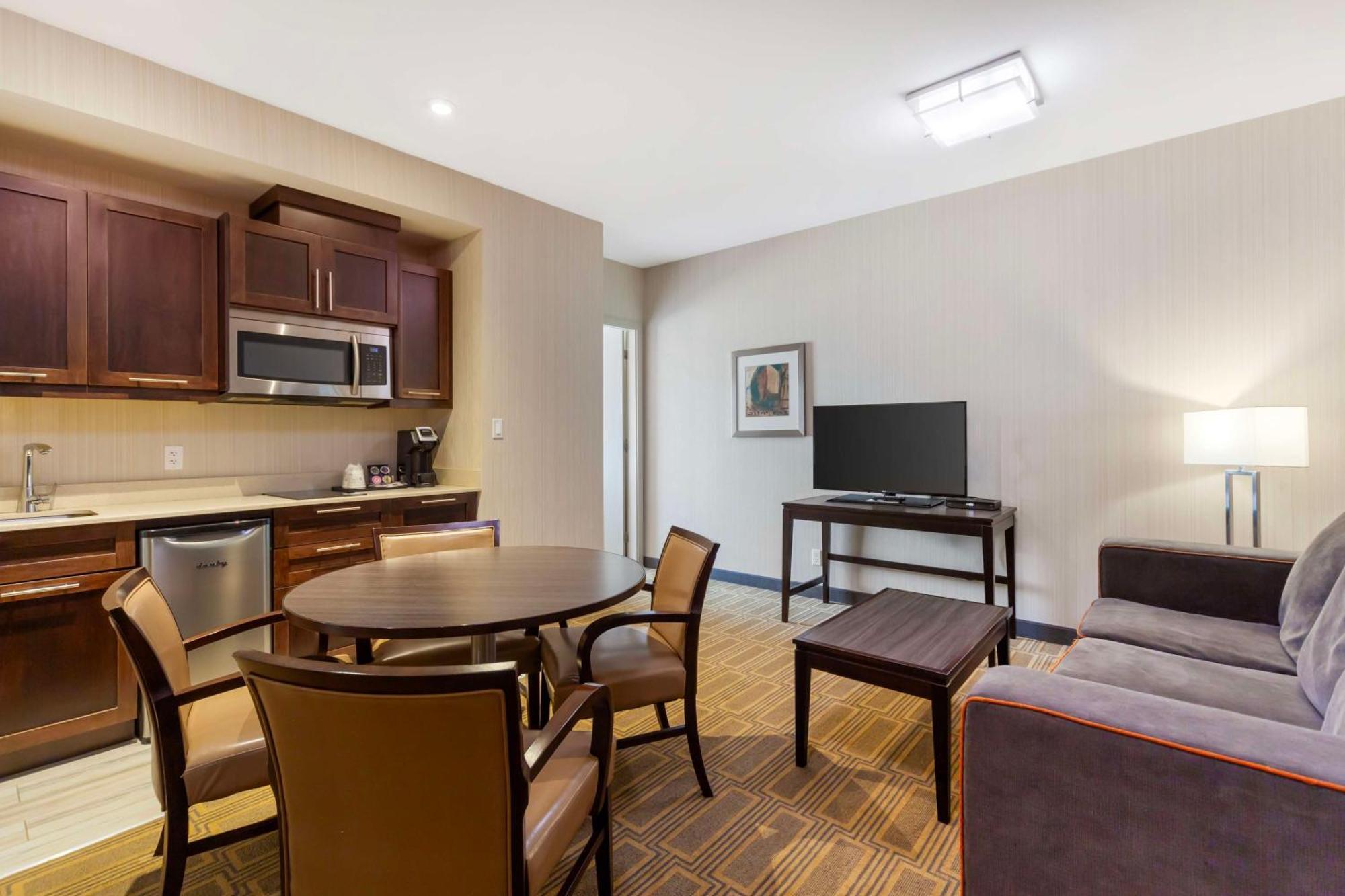 Best Western Plus Chateau Fort St. John Εξωτερικό φωτογραφία