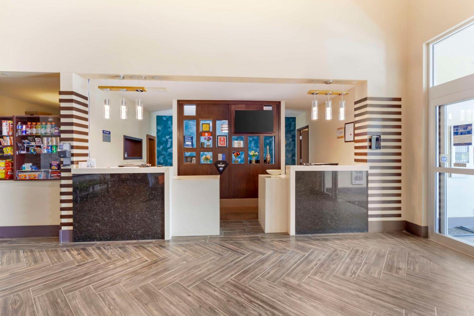 Best Western Plus Chateau Fort St. John Εξωτερικό φωτογραφία